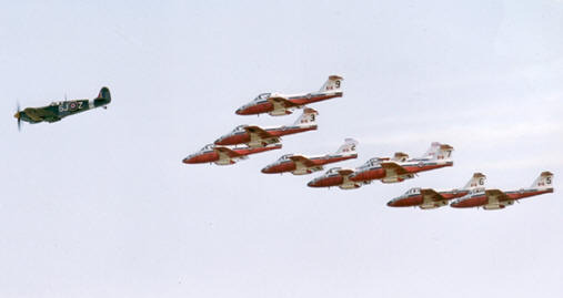 Spitfire MK923 and Canadian Forces Snowbirds